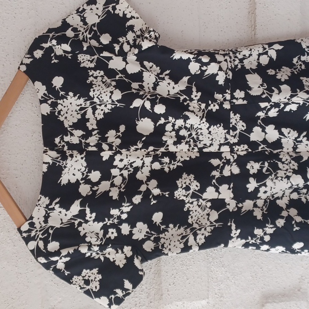 Talbots Black and White Floral Bateau Neckline Short Sleeve Sheath Dress Size 4 - Picture 10 of 14